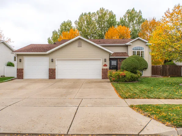 855 San Angelo Dr, Bismarck, ND 58504