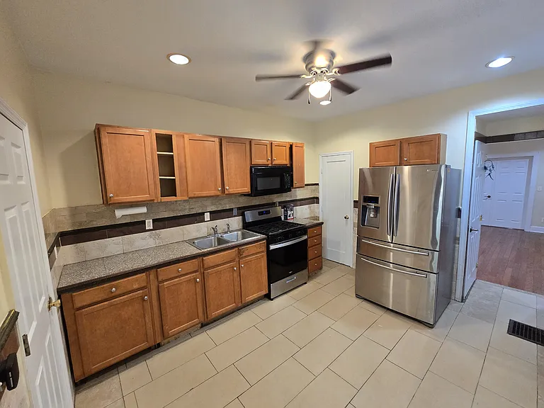 147 W Douglass St #1 — Photo 9
