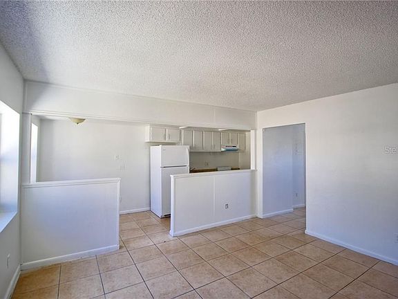 3rd image of 2605 E Central Blvd #6