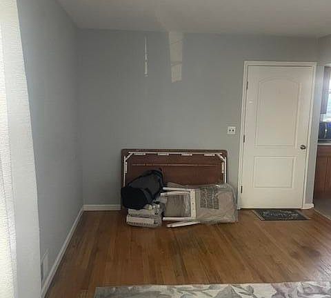 4th image of 144 Greeley Ave