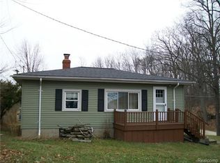 3621 Lake Shore Rd, Lapeer, MI 48446