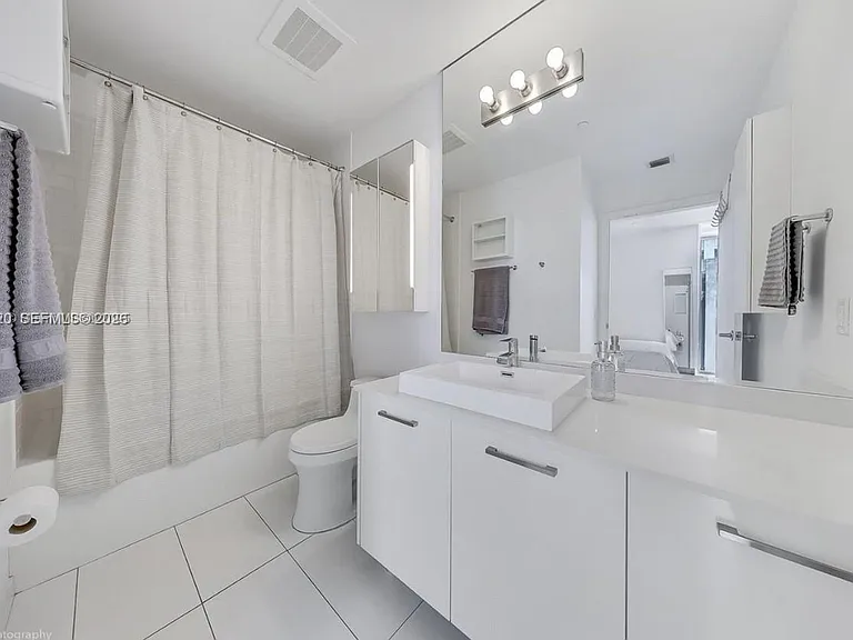 151 SE 1st St #1706 — Photo 8