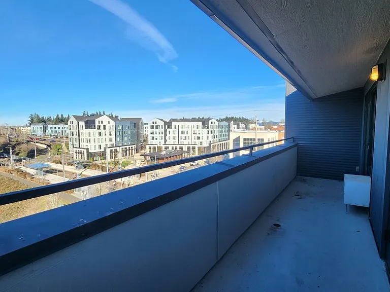 The Crossings at Gresham Station — Photo 30