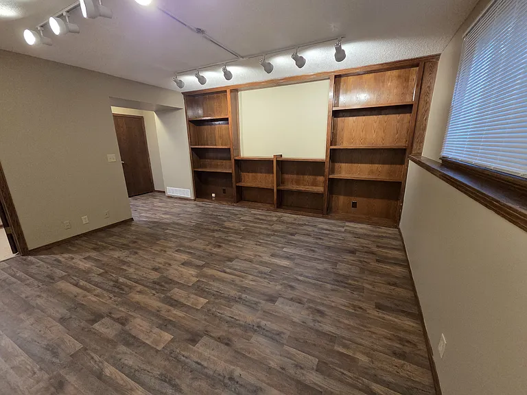 4133 N Auburn St — Photo 18