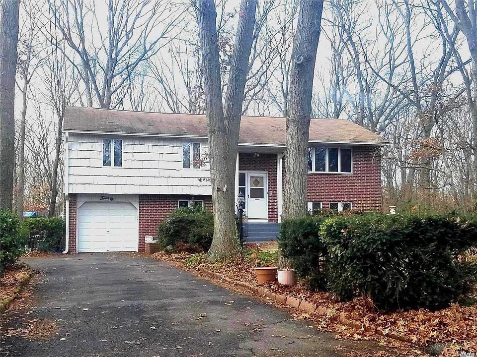 1st image of 20 Clover Dr