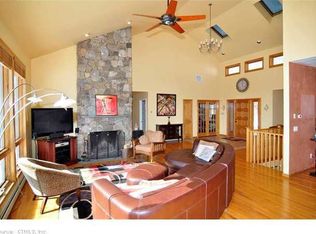91 Laurelwood Ln, Southbury, CT 06488