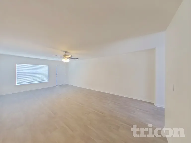 324 Sandbach Rd — Photo 2