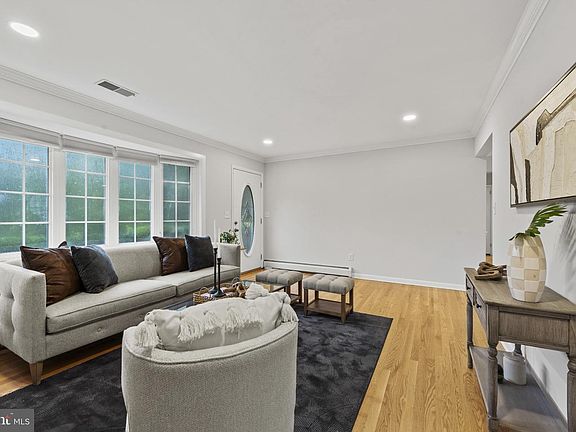 5th image of 2114 Oaklyn Dr