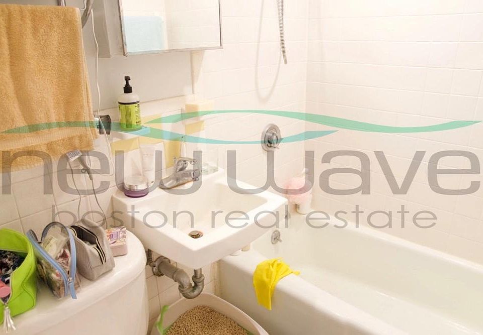 2nd image of 158 Saint Botolph St #3B