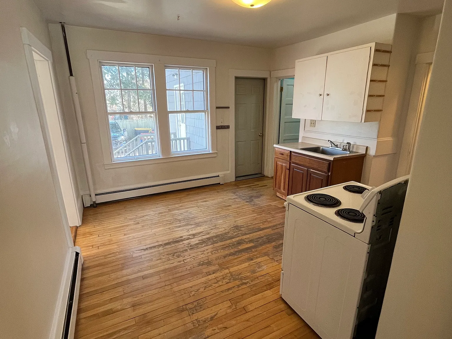 3 bed, 900 sqft, $2,500 — Photo 3