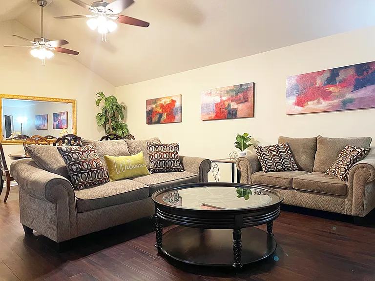 2205 Red Oak Ln — Photo 9