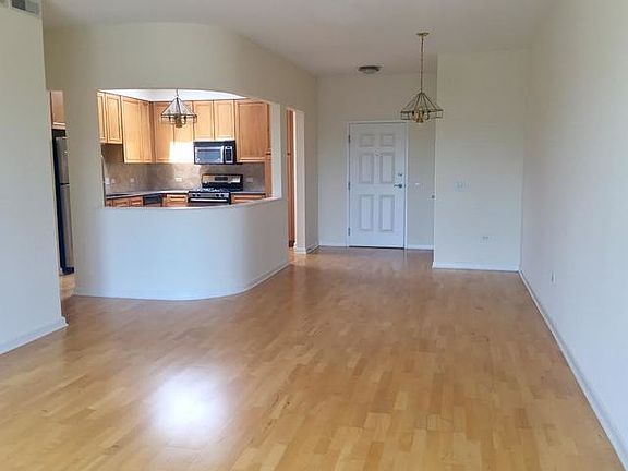 3rd image of 5036 W Pensacola Ave Unit 407