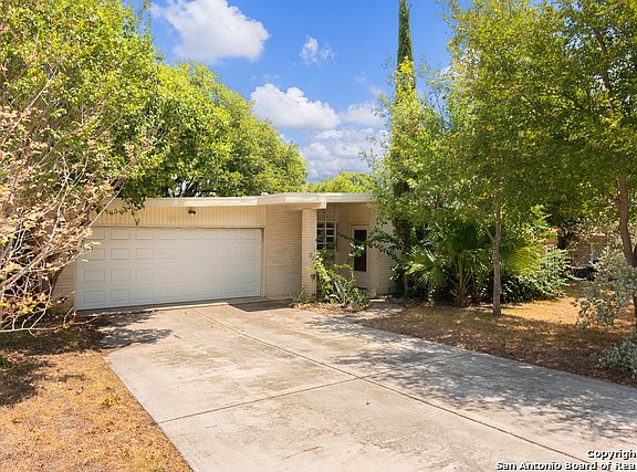 2nd image of 307 Fantasia St