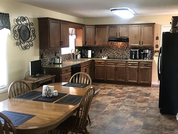 4th image of 2523 Chatsworth Dr