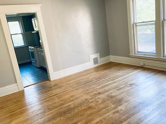 4th image of 229 Calkins Ave SE