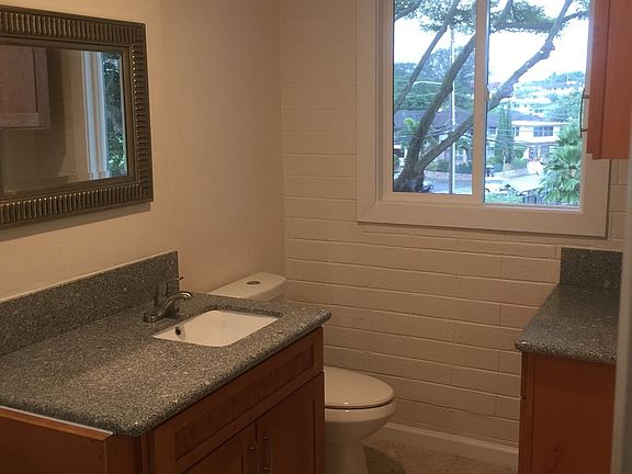 4th image of 2215 N School St #202