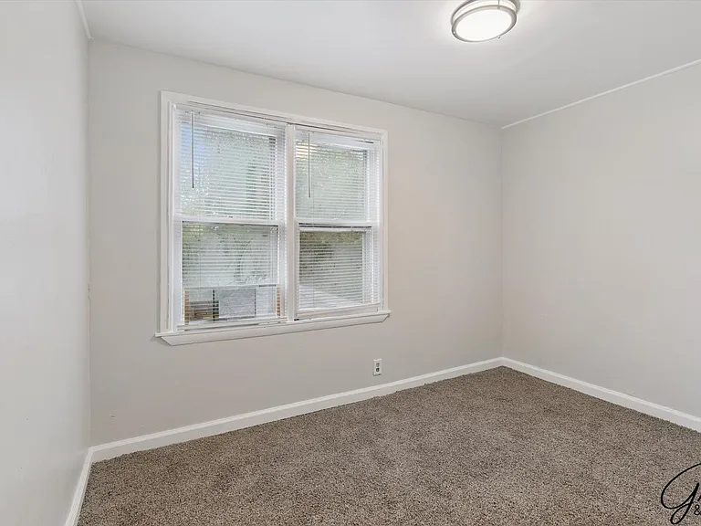 4082 Hereford St — Photo 20