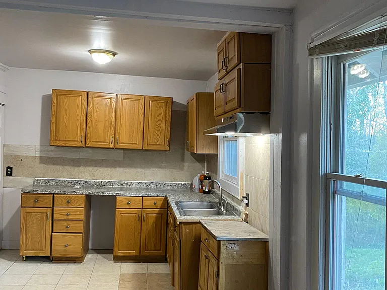 383 Hopkins St SW — Photo 3