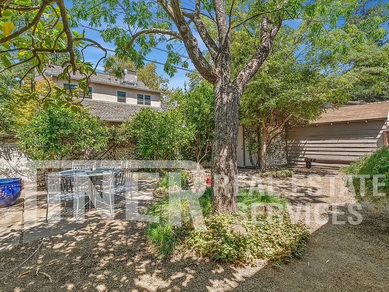 532 40th St — Photo 18