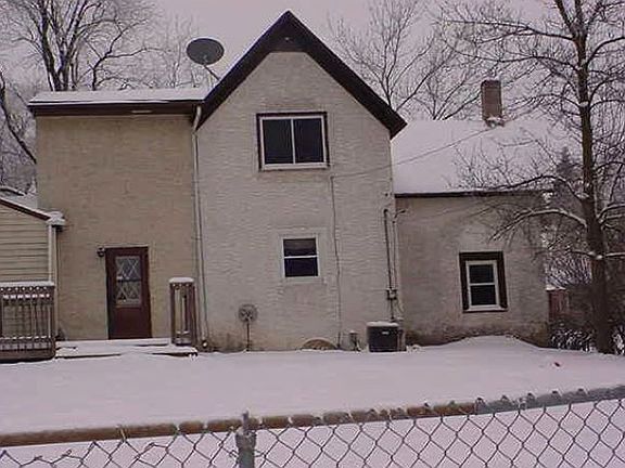 2nd image of 2581 1st Ave E