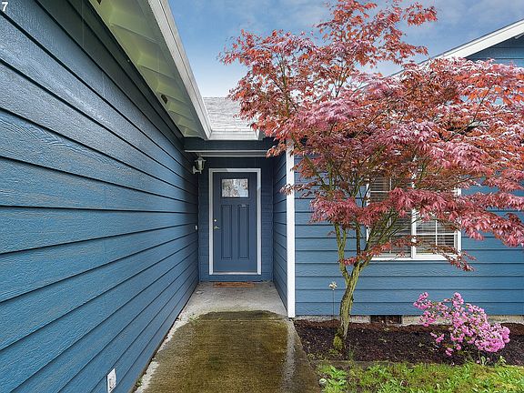 3rd image of 15917 NE 89th St