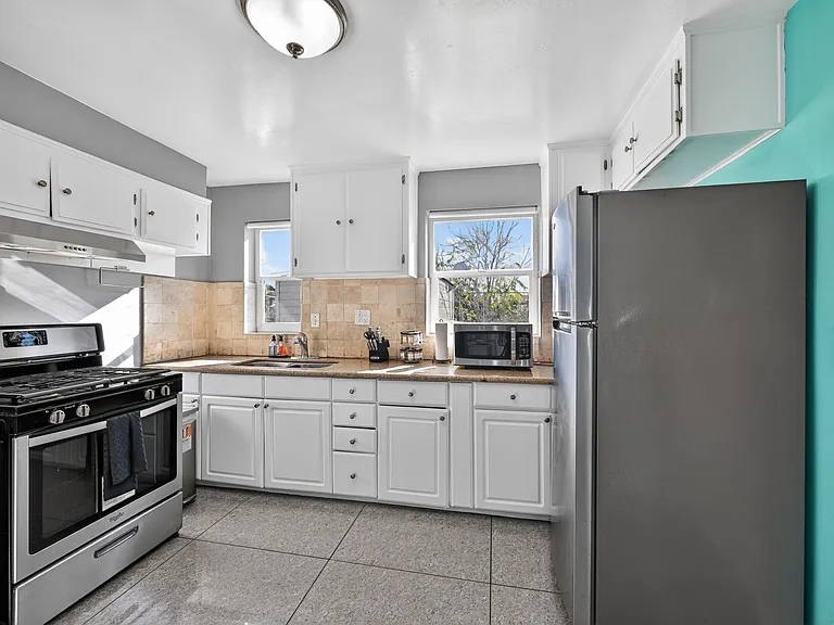 4045 C St — Photo 25