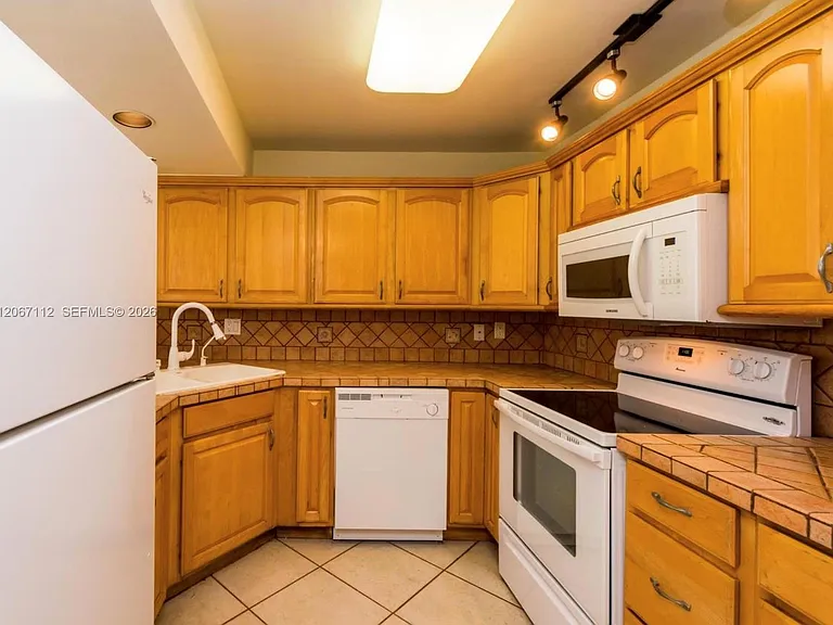 2049 S Ocean Dr #806 — Photo 6