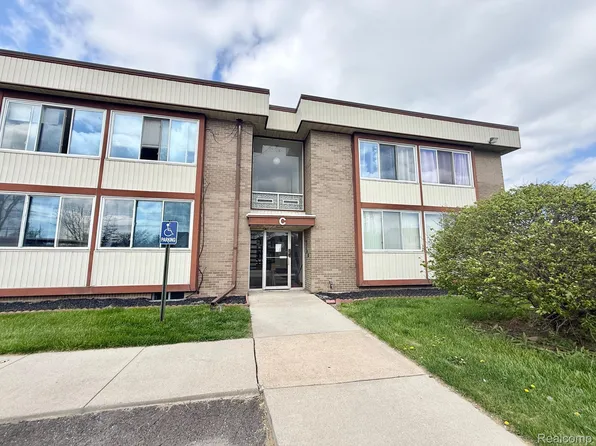 3911 Fort St APT 211B, Trenton, MI 48183