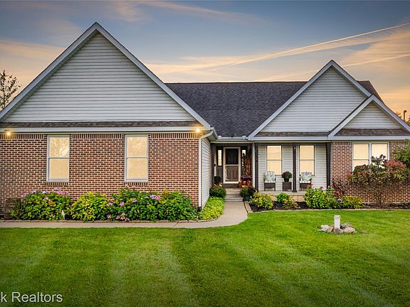 4th image of 3054 Emery Ln
