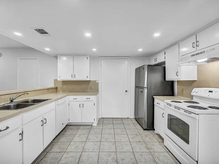 4010 Cima Serena Dr #B — Photo 6