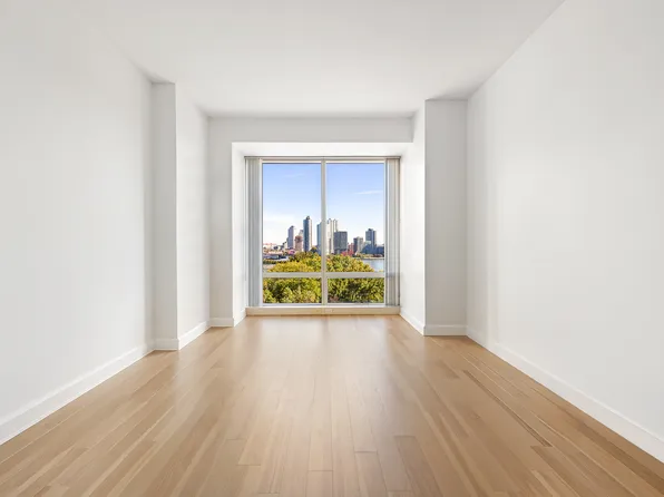 845 United Nations Plaza image 2 of 13