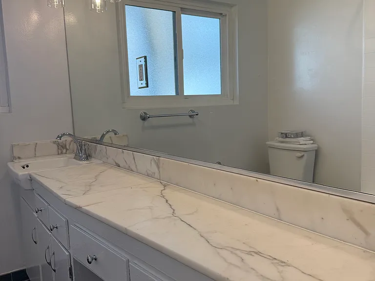 1709 N. Fuller Ave — Photo 8