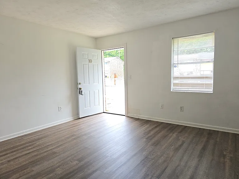 658 Jolly Ave S #10 — Photo 11