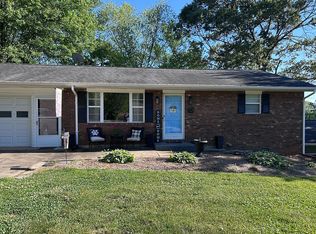 141 Marview Dr, Boonville, NC 27011