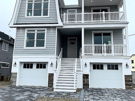 2nd image of 562 Bayview Dr