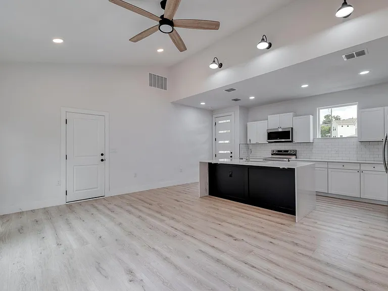 5211 Rob Scott St — Photo 5