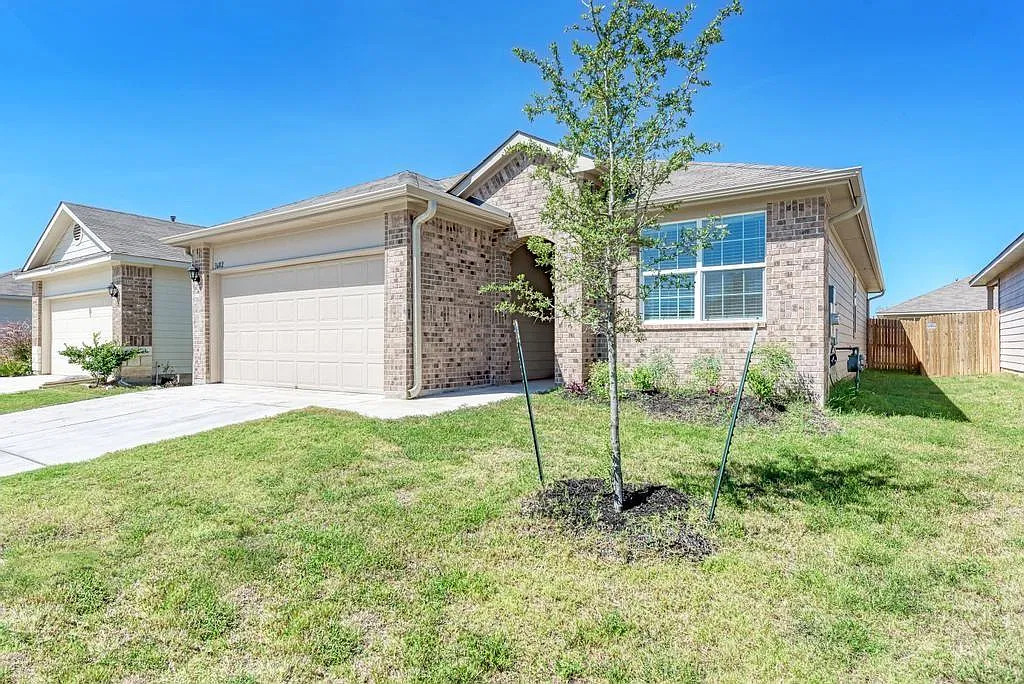 3 bed, 2.0 bath, 1400 sqft, $2,150 — Photo 1