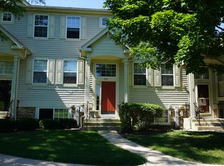 955 Manchester Cir, Grayslake, IL 60030