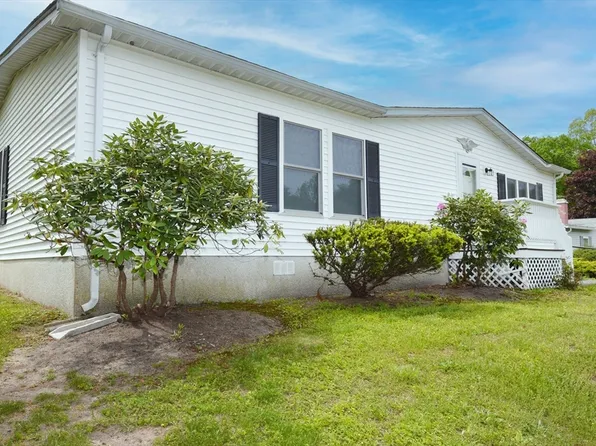 6 Canterbury Ln #6, Rockland, MA 02370