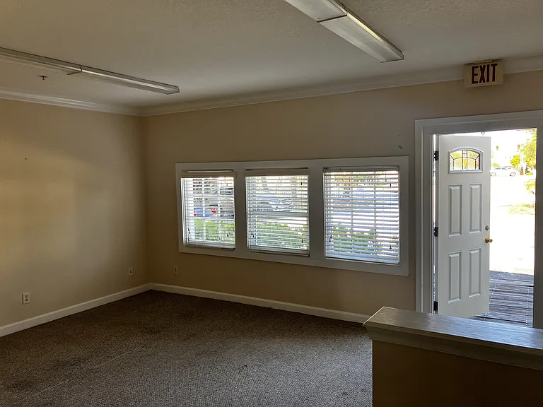 200 SW Atlanta Ave — Photo 3