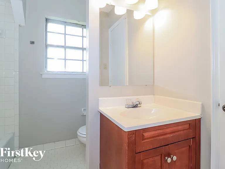 2801 Emerald St — Photo 14