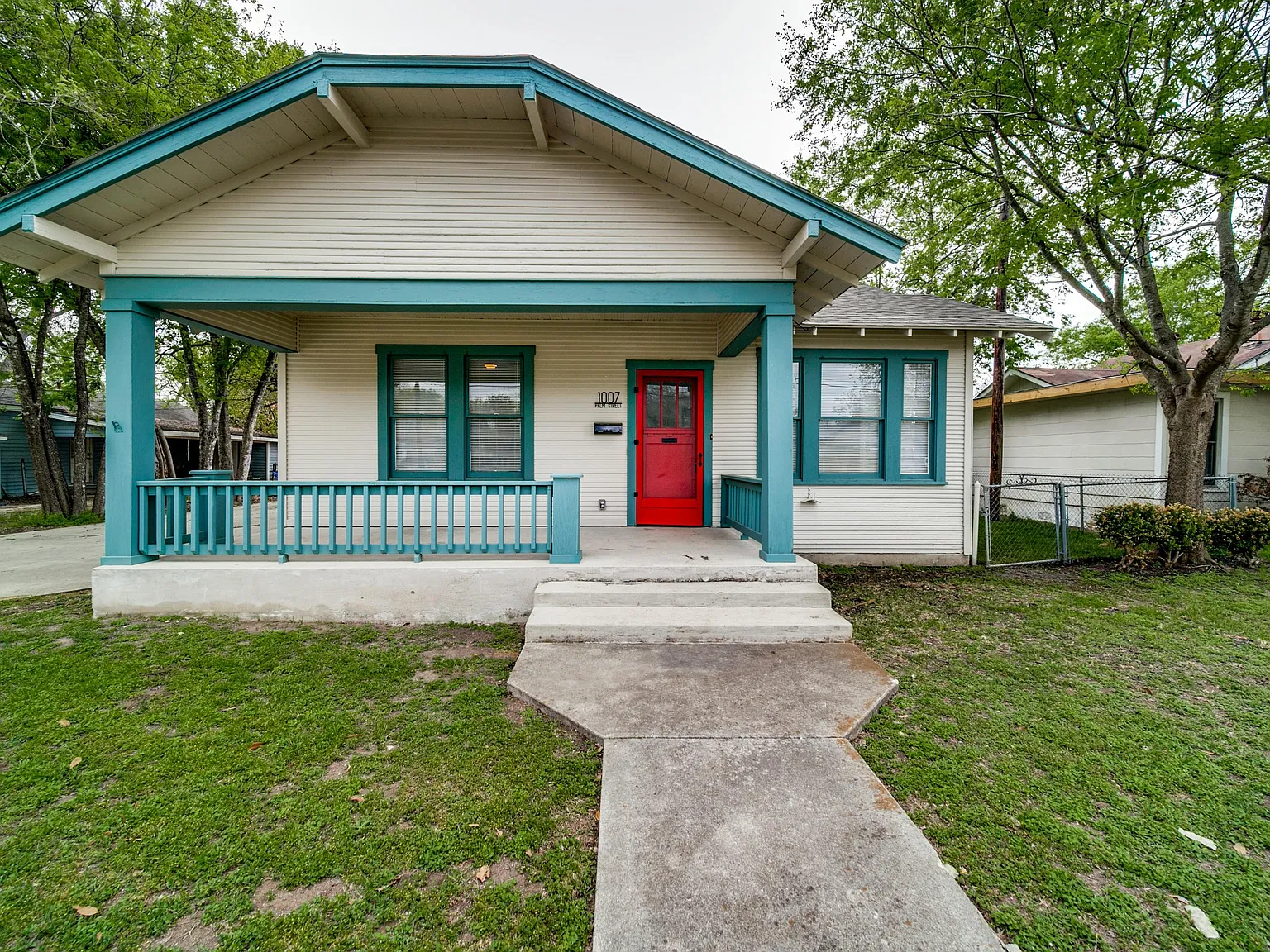 3 bed, 1210 sqft, $1,600 — Photo 1