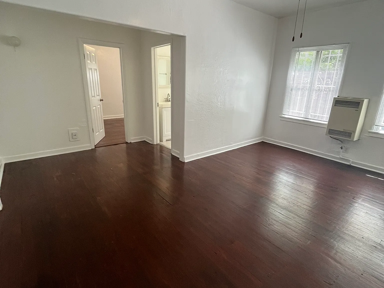 1 bed, 700 sqft, $1,900 — Photo 3