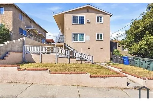 3737 Whiteside St Photo 1