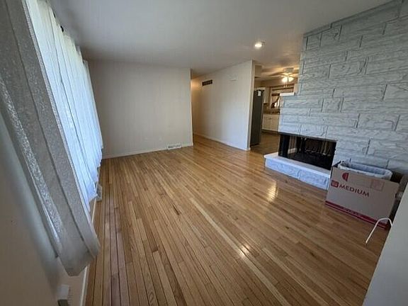 3rd image of 2302 Sears St