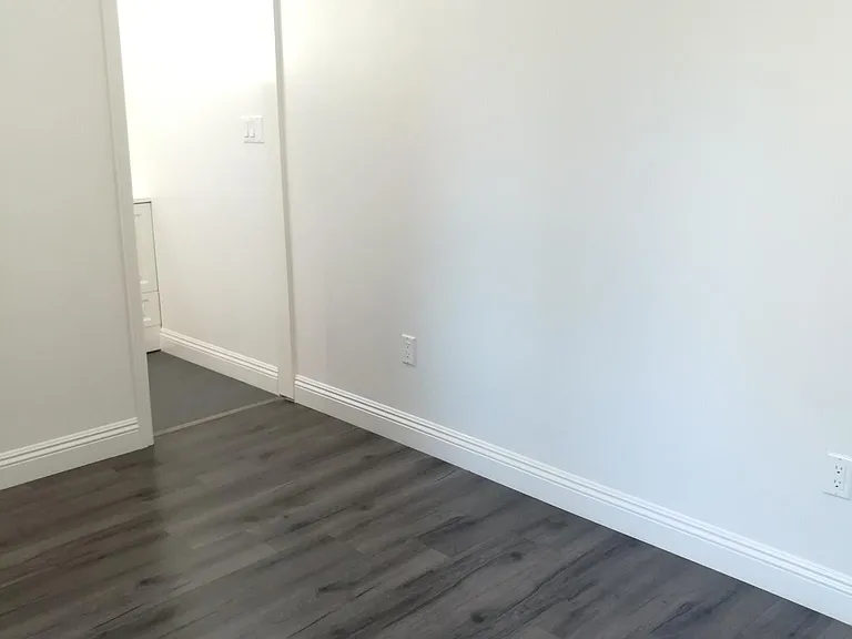 15238 Runnymede St — Photo 17