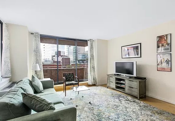3rd image of 140 Charles St APT 7E