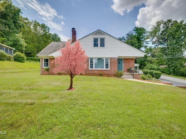 215 Cherry Ln, Bristol, VA 24201