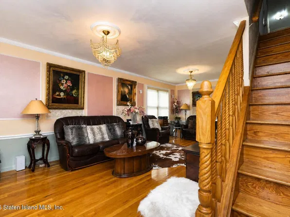 282 Seguine Ave, Staten Island, NY 10309