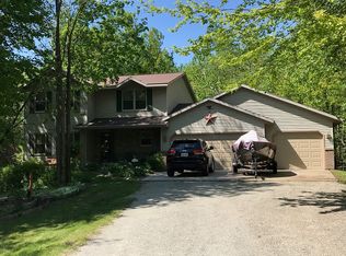 1886 Pinewood Trl, Suamico, WI 54173